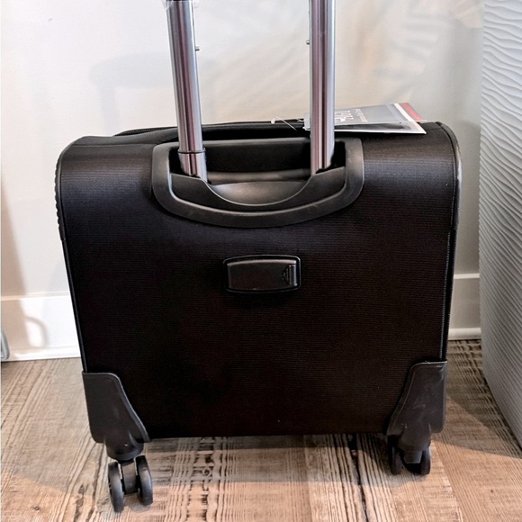 American Green Travel 17” Carry-On Spinner Laptop Briefcase Underseater bag - Picture 15 of 16